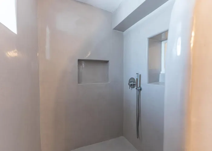 Captain's Quarters 3*