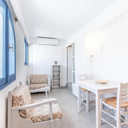 Captain's Quarters 3*