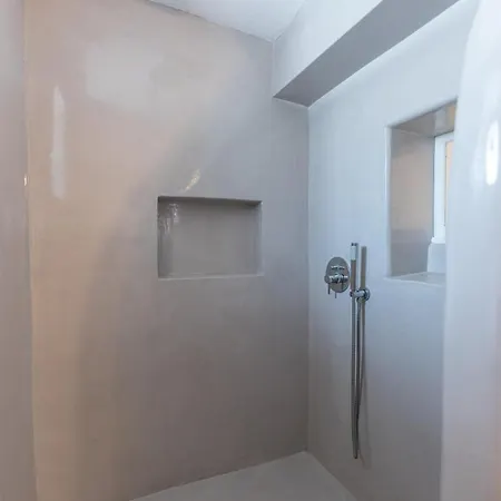 Captain's Quarters 3*