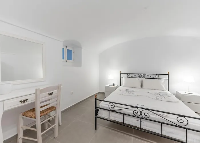 Captain's Quarters 3*