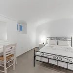 Captain's Quarters 3*
