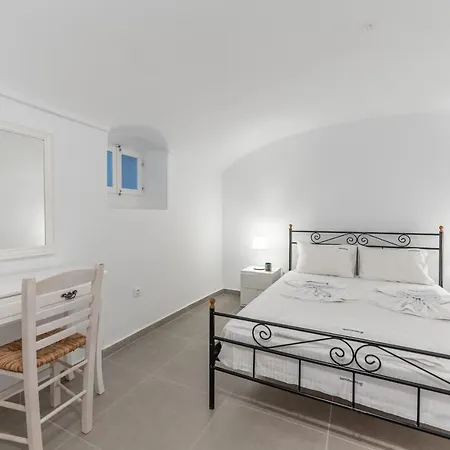 Captain's Quarters 3*