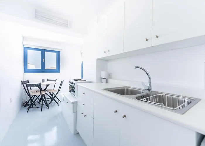 Captain's Quarters 3*