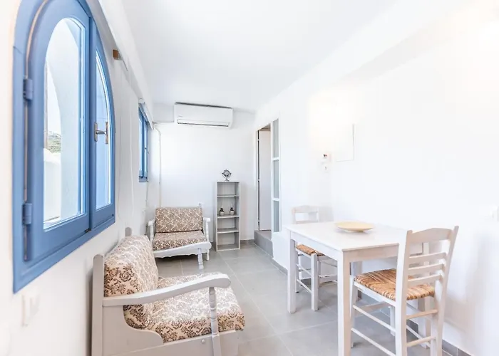 Captain's Quarters 3*